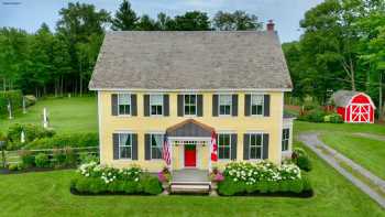 The Yellow Farmhouse Bed & Breakfast