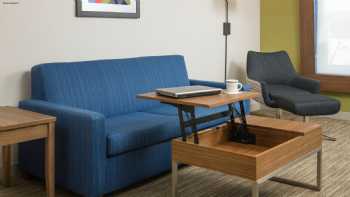 Holiday Inn Express & Suites White River Junction, an IHG Hotel