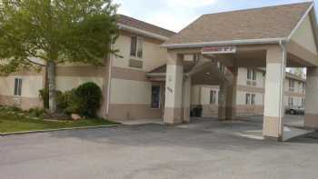 Economy Inn & Suites