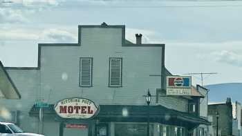 Hitching Post Motel