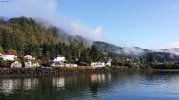 Garibaldi Bayfront Vacation