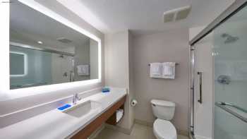 Holiday Inn Express & Suites Medford-Central Point, an IHG Hotel