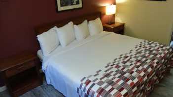 Red Roof Inn & Suites Medford - Airport