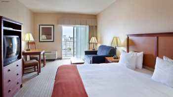 Holiday Inn Express & Suites Seaside-Convention Center