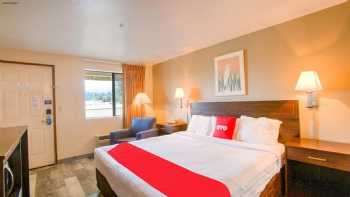 OYO Woodland Hotel and Suites