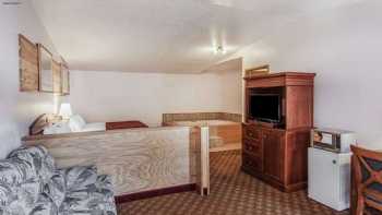 Econo Lodge Inn & Suites Madras