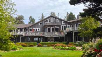 Floras Lake House Bed & Breakfast