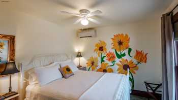 MaMere's Guest House - Historic B&B, Event Space & Vacation Rental