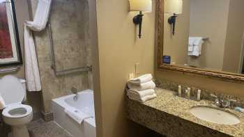 DoubleTree Suites by Hilton Hotel Dayton - Miamisburg