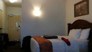 Brookside Inn & Suites White City