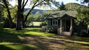 Romantic Rogue River Cottage ~ Near Del Rio Winery