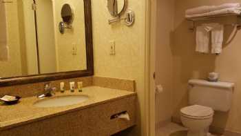 Best Western Plus Rivershore Hotel