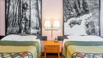 Super 8 by Wyndham Grants Pass