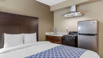 Rodeway Inn & Suites