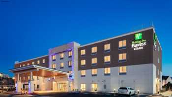 Holiday Inn Express & Suites Medford, an IHG Hotel