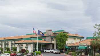 Rogue Regency Inn & Suites