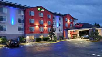 Holiday Inn Express & Suites Lincoln City, an IHG Hotel