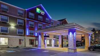 Holiday Inn Express & Suites Seaside-Convention Center