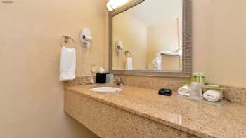 Holiday Inn Express Portland South - Lake Oswego, an IHG Hotel