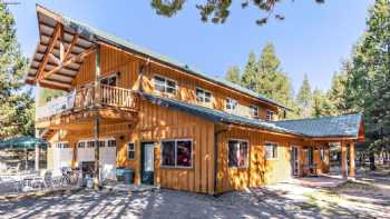 DiamondStone Guest Lodges