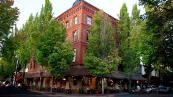 McMenamins Hotel Oregon