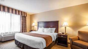 Comfort Inn & Suites McMinnville Wine Country