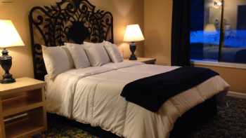 Umpqua River Inn & Suites