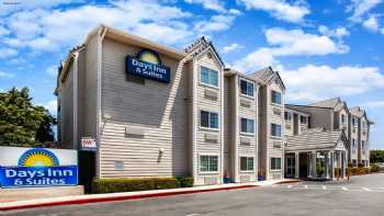 Days Inn & Suites by Wyndham Antioch