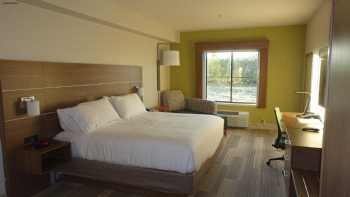 Holiday Inn Express & Suites Brentwood, an IHG Hotel