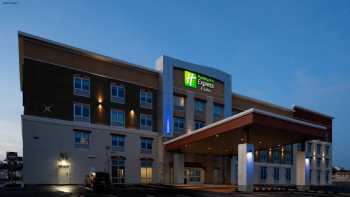 Holiday Inn Express & Suites Hollister, an IHG Hotel