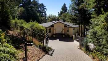 Cliff House in the Vineyards