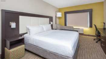 Holiday Inn Express & Suites Bishop, an IHG Hotel