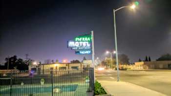 Sierra Motel