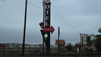 Ayres Motel