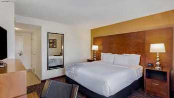 La Quinta Inn & Suites by Wyndham Oakland - Hayward