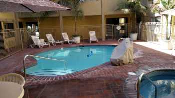 Days Inn by Wyndham West Covina