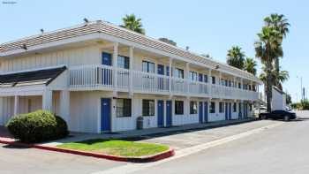 Motel 6 Coalinga, CA - East