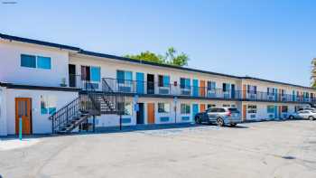 Trade Winds Motel