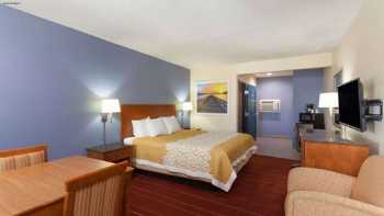 Days Inn by Wyndham San Diego-East/El Cajon