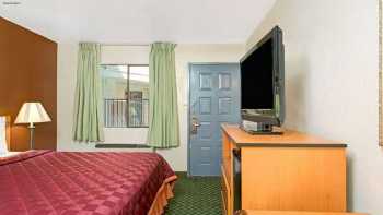 Travelodge by Wyndham Sacramento / Rancho Cordova