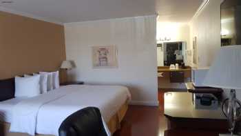 Days Inn & Suites by Wyndham Sunnyvale