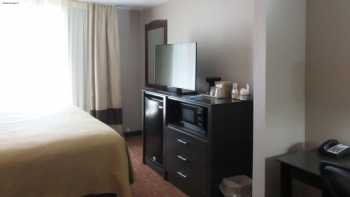 Quality Inn & Suites Fresno Northwest