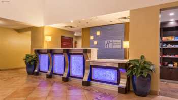 Holiday Inn Express & Suites Manteca City Center, an IHG Hotel