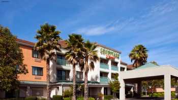 Courtyard by Marriott Oakland Airport