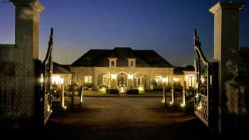 Domaine Chardonnay Winery Estate & Luxury Guest Suites