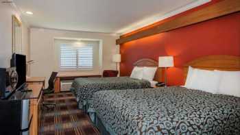 Days Inn & Suites by Wyndham Antioch