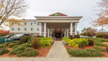 Holiday Inn Express & Suites Roseville - Galleria Area, an IHG Hotel