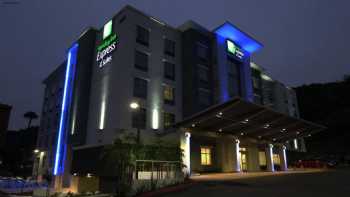 Holiday Inn Express & Suites San Diego - Mission Valley, an IHG Hotel