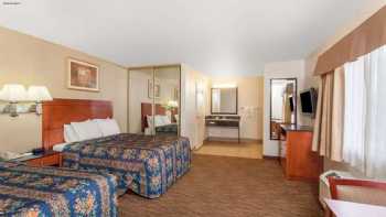 Travelodge by Wyndham Hemet CA