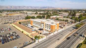 Holiday Inn Express & Suites San Jose – Silicon Valley, an IHG Hotel